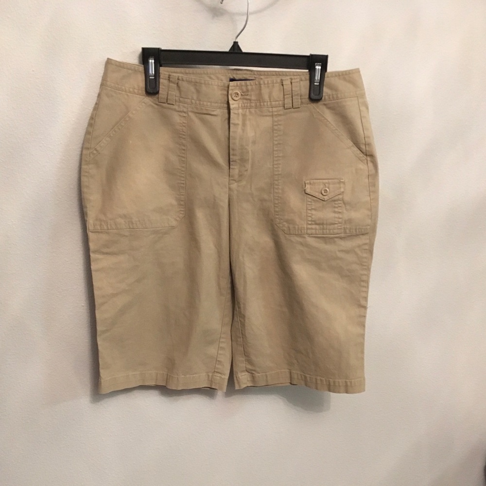 Dockers ladies shorts size 12 khaki
Like new